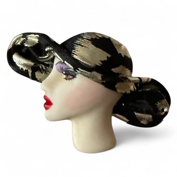 Vintage Woman Lady Face Profile Hat Brooch Hand Painted Art Deco Flapper Pin - Picture 1 of 7